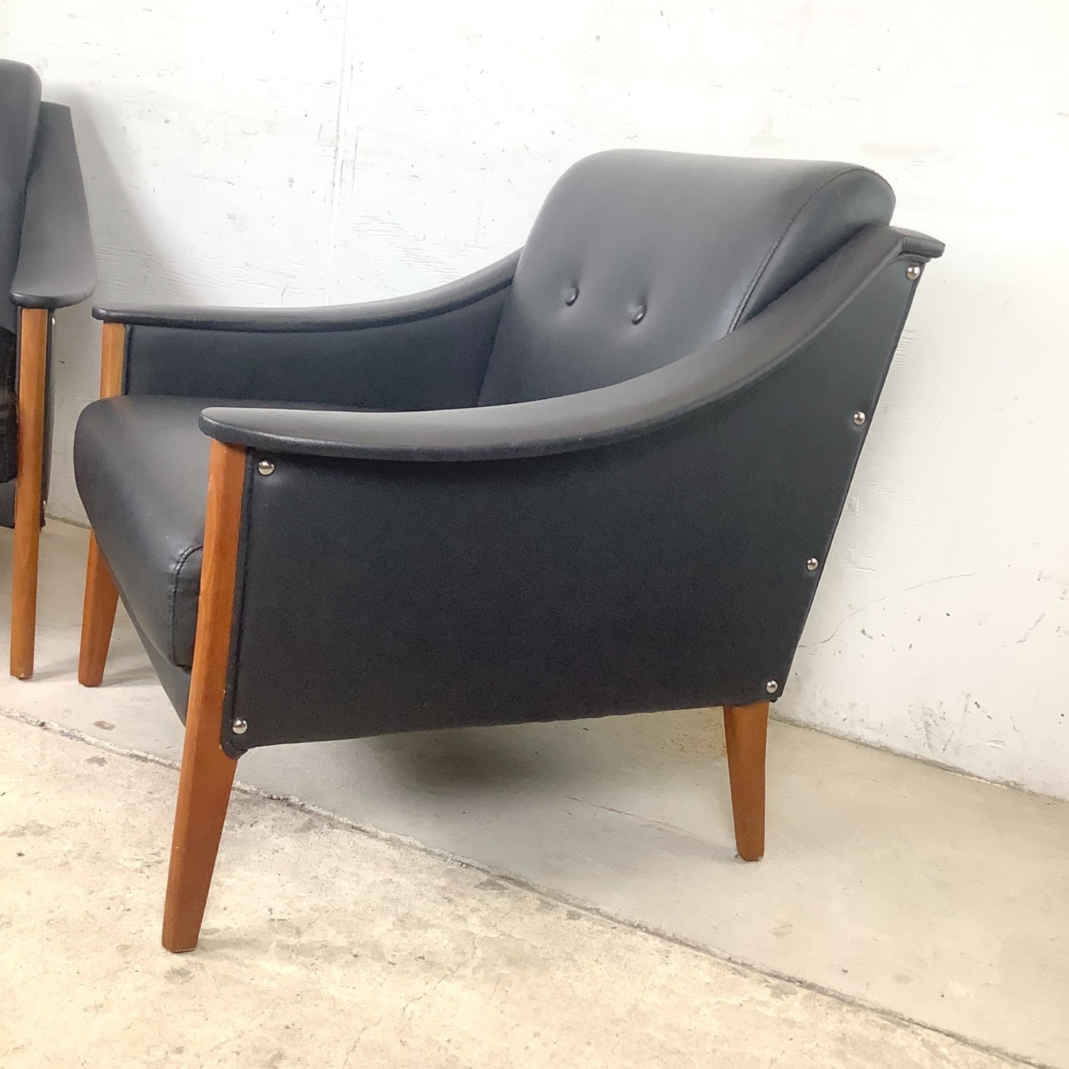 Pair Black Leather Armchairs after Gio Ponti - image-5