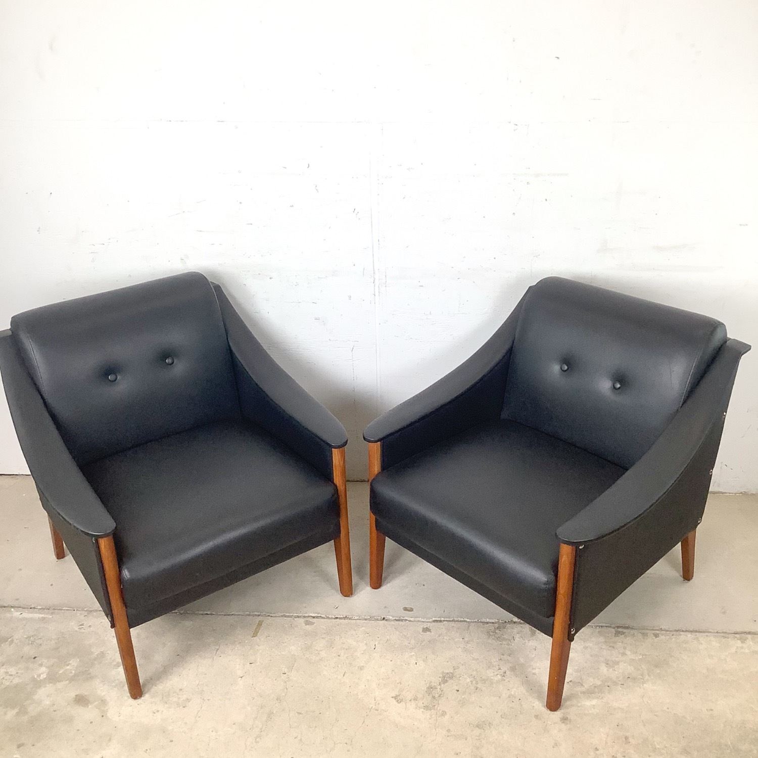 Pair Black Leather Armchairs after Gio Ponti - image-3