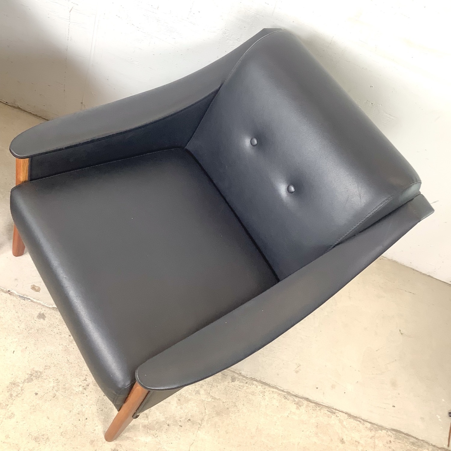 Pair Black Leather Armchairs after Gio Ponti - image-7