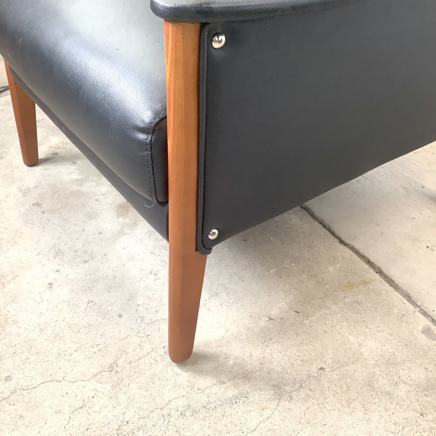 Pair Black Leather Armchairs after Gio Ponti - image-15