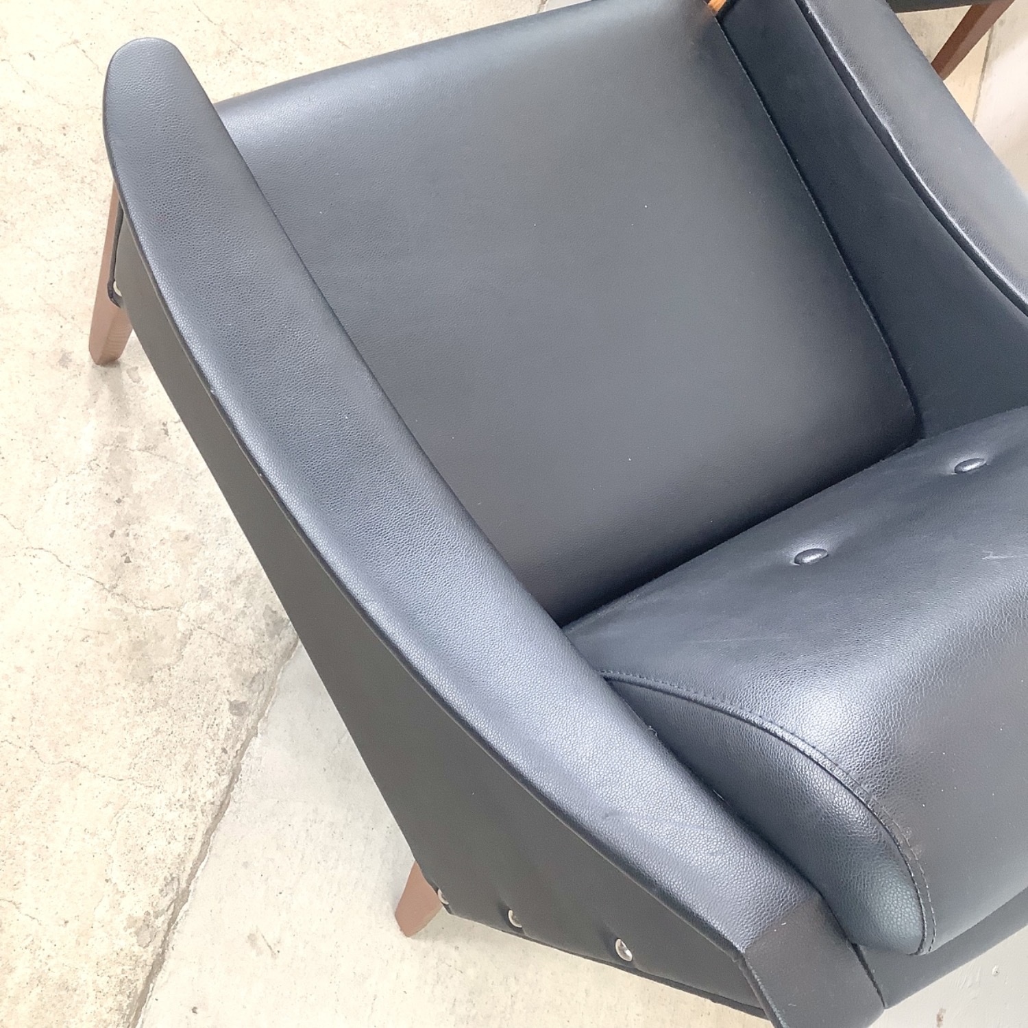 Pair Black Leather Armchairs after Gio Ponti - image-9