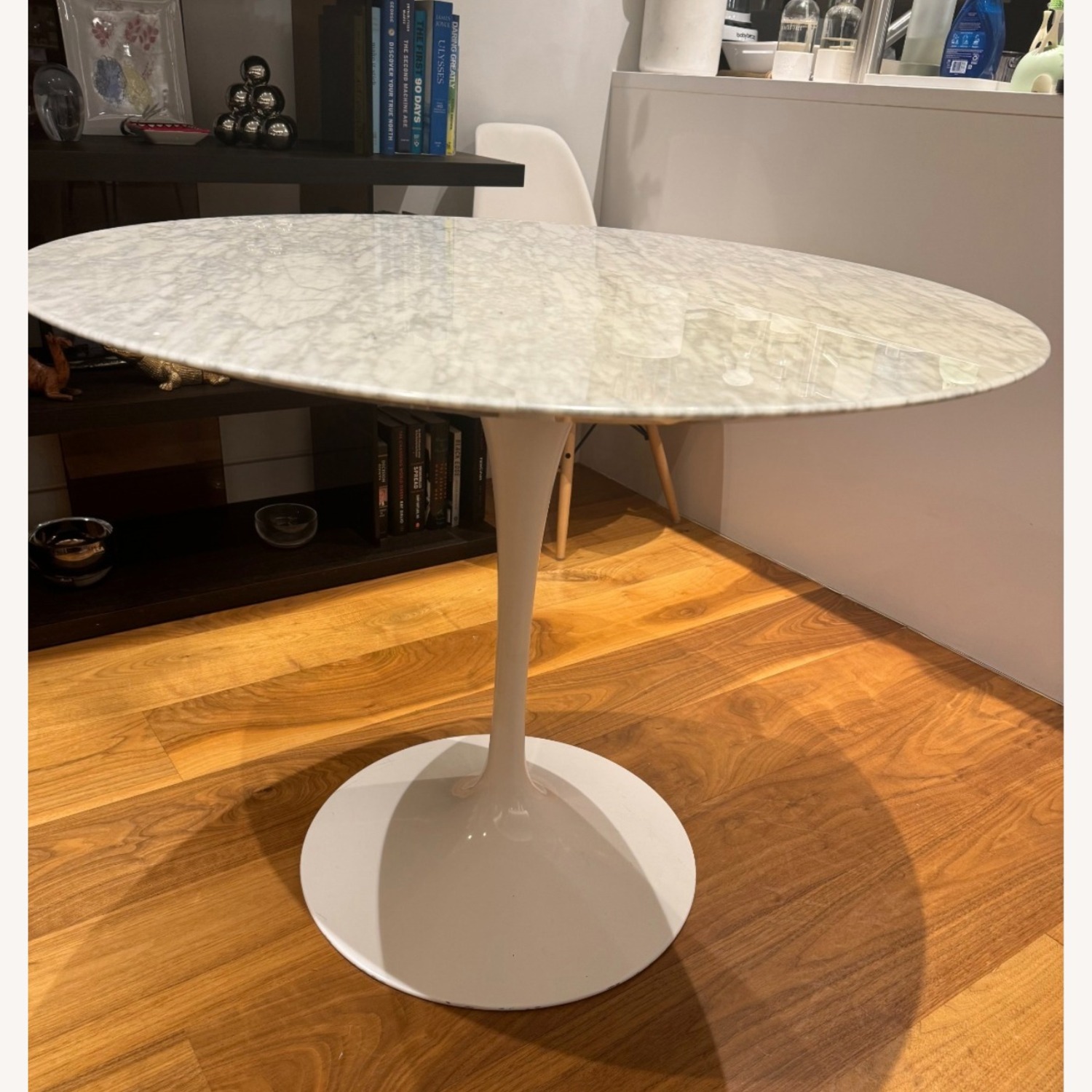 Knoll Saarinen Tulip Round Marble Dining Table - image-2