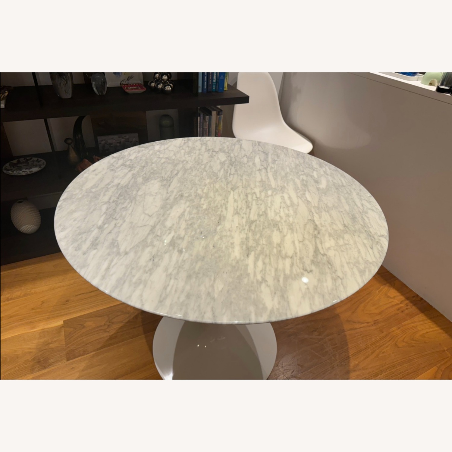Knoll Saarinen Tulip Round Marble Dining Table - image-3