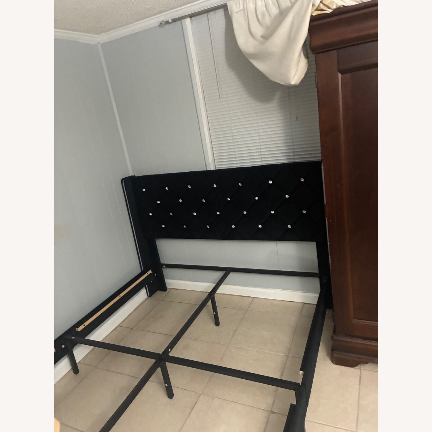 Queen Bed Frame w Diamond Tufted Design - image-3