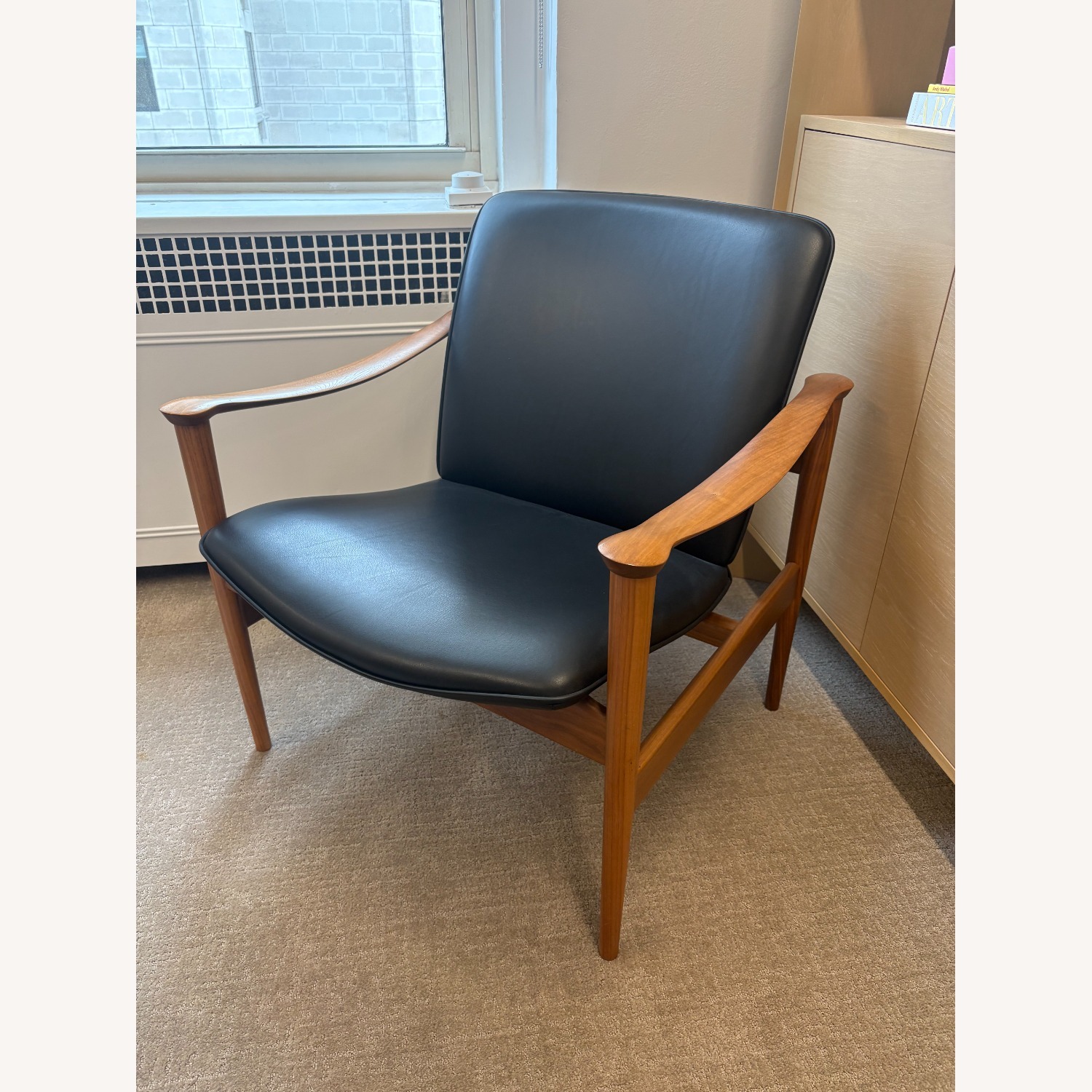 Design Within Reach Modell 711 Leather Chair - image-1