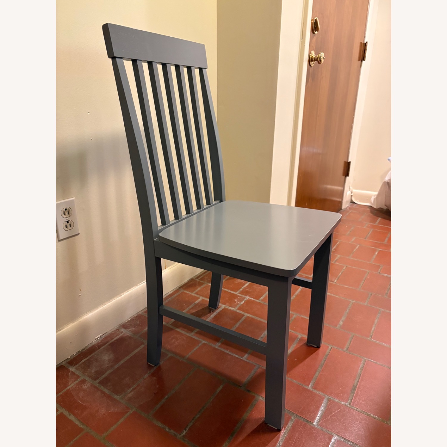 Table and 3 Chairs - image-4