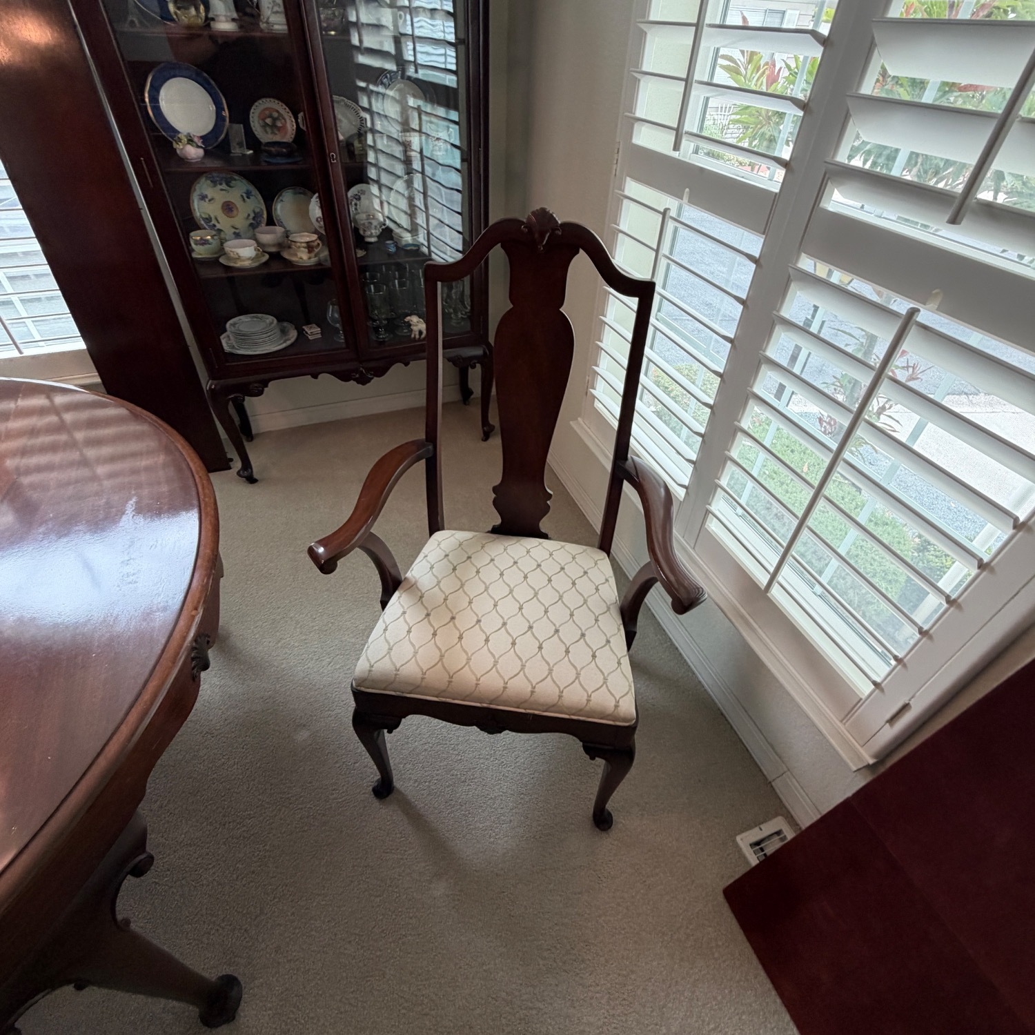 Vintage Queen Anne Mahogany Dining Table Set - image-5