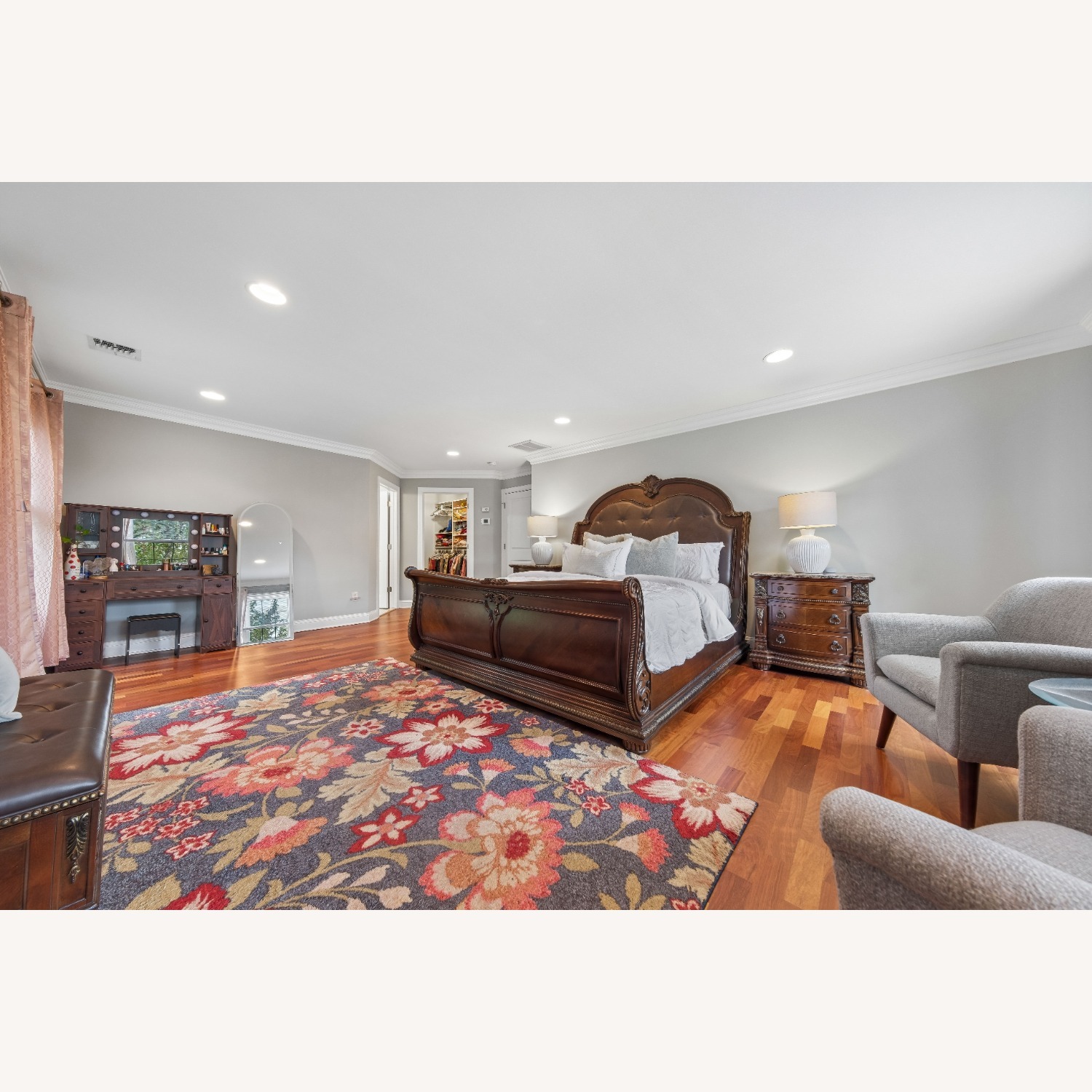 Raymour & Flanigan Wilshire King Sleigh Bed - image-2