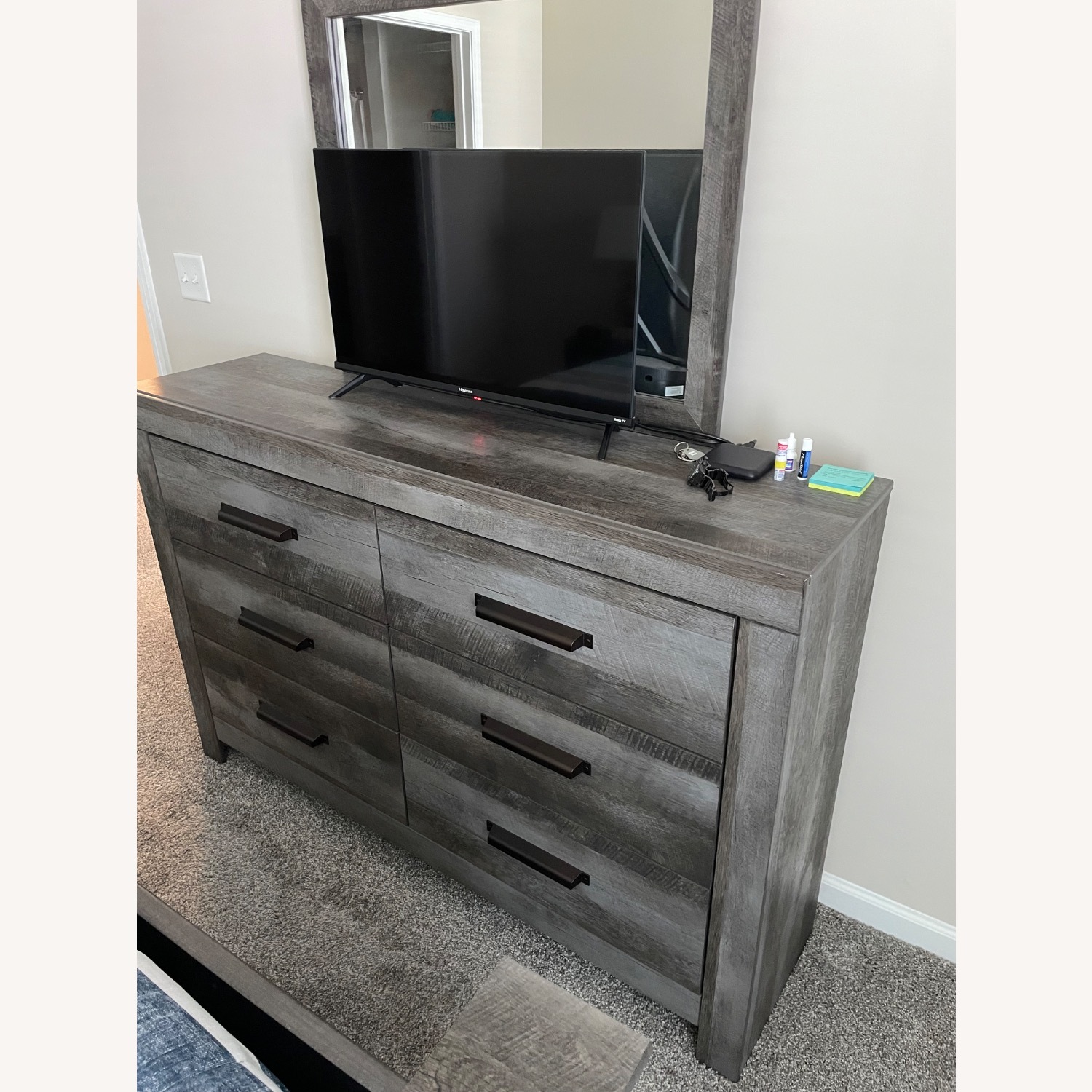 Wynnlow TV Stand - image-2