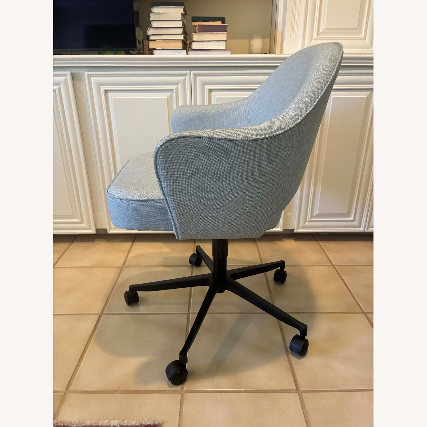 Knoll Saarinen Executive Swivel Armchair - image-2