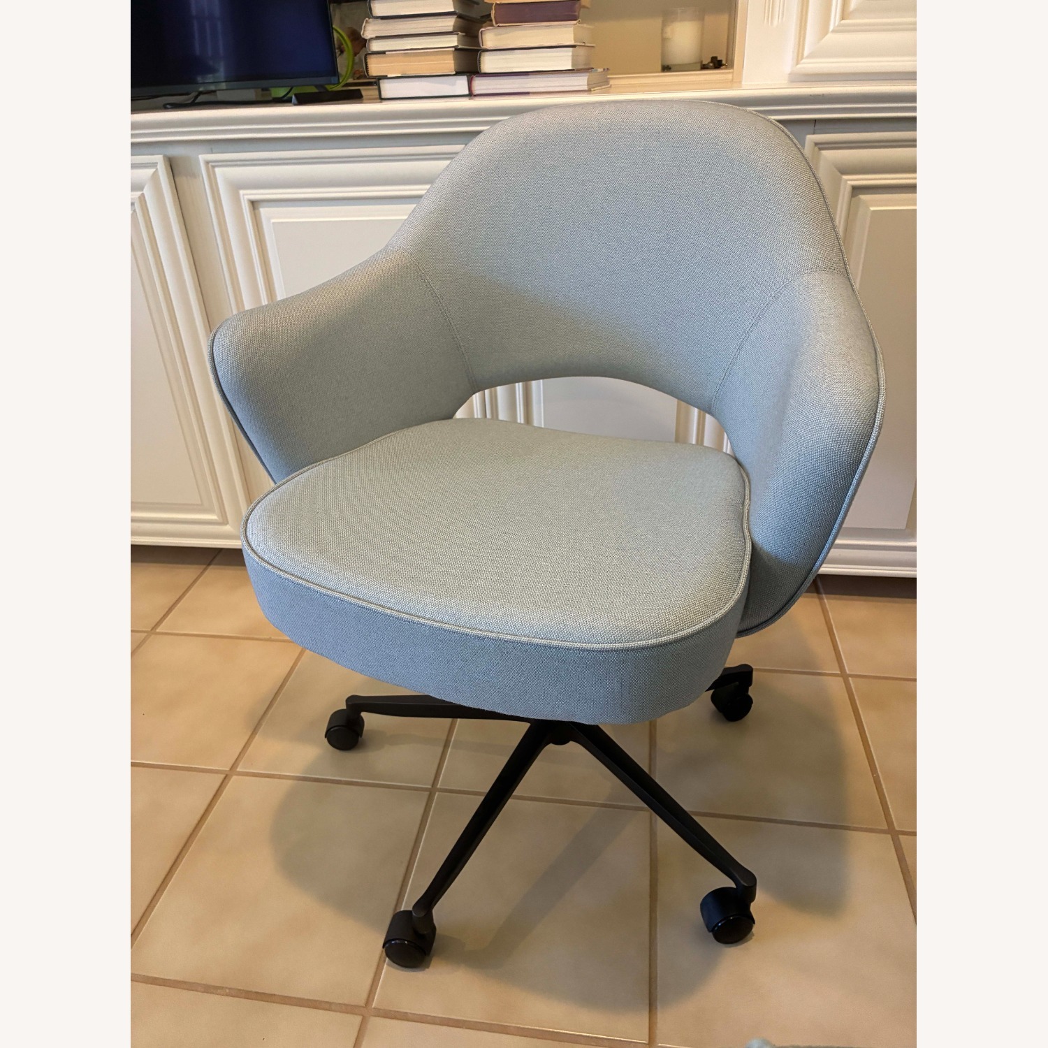 Knoll Saarinen Executive Swivel Armchair - image-1
