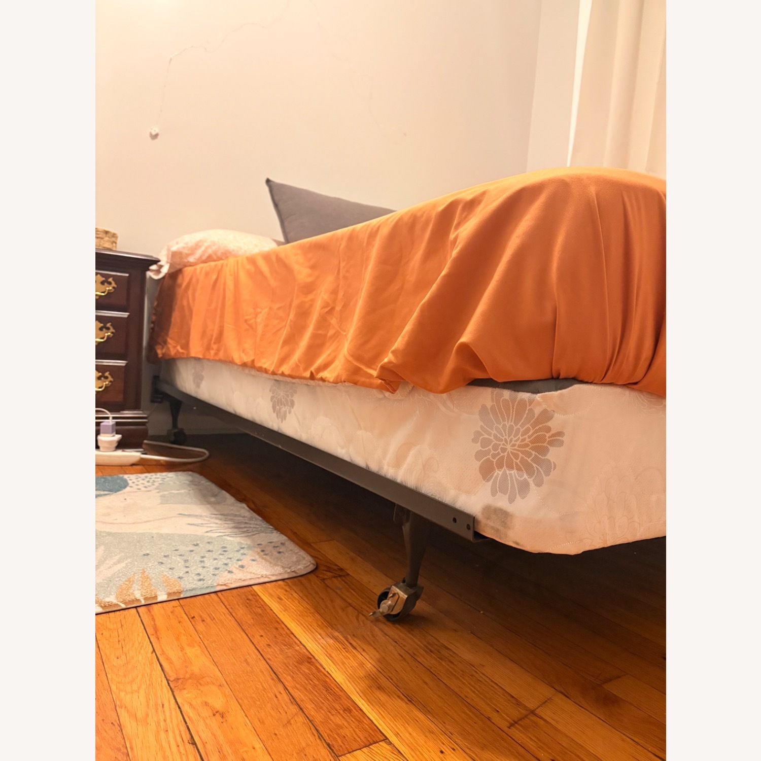 White Metal Full Bed - image-3