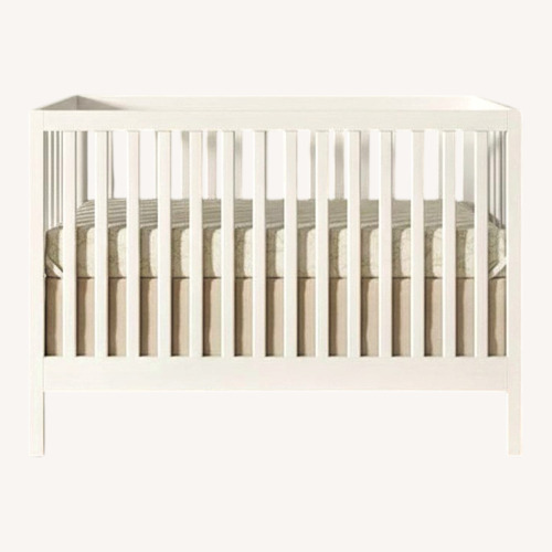 Used Synergy Home Furnishings White Wood Full Bed for sale on AptDeco