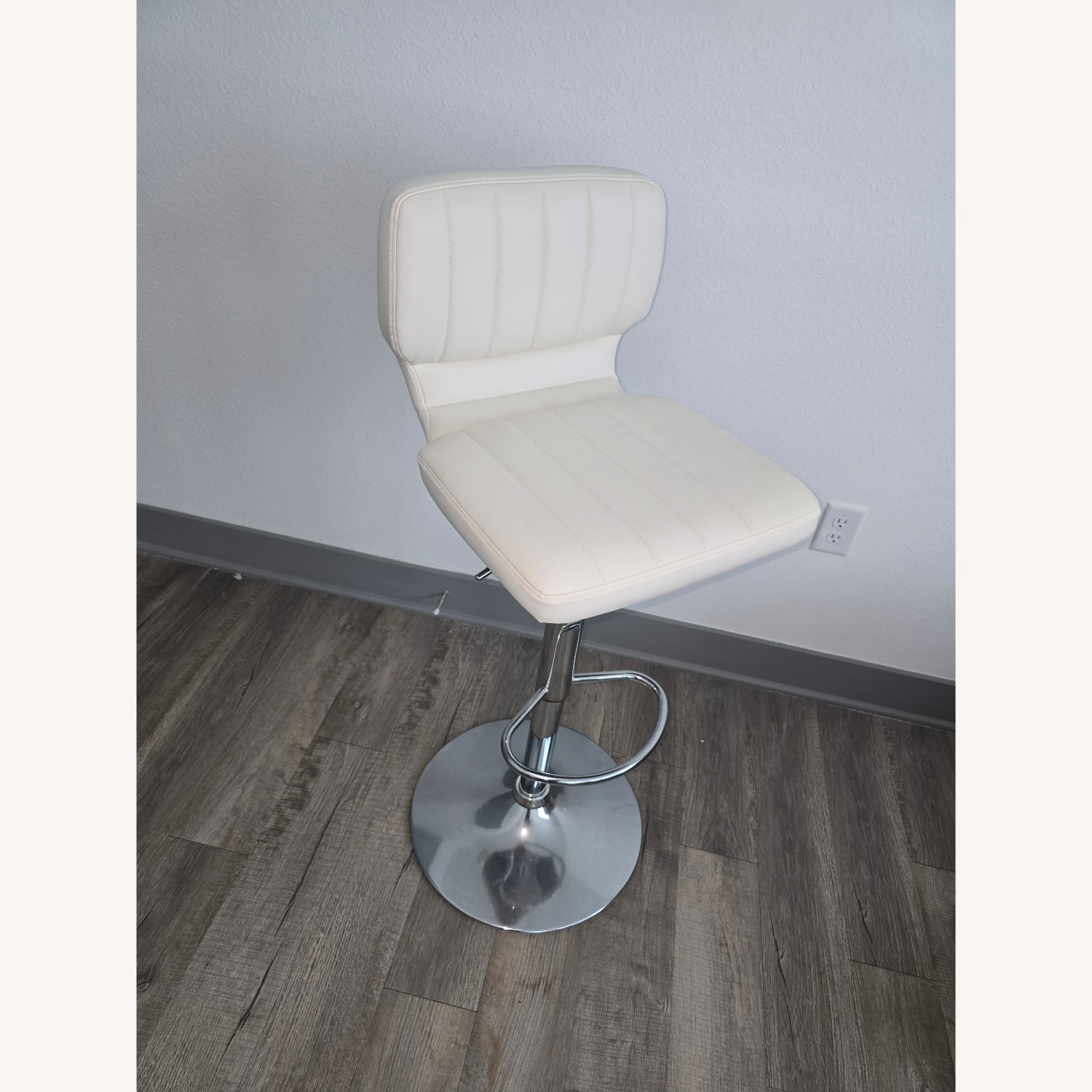Brage Modern White Adjustable Swivel Leather Bar Stool - image-4