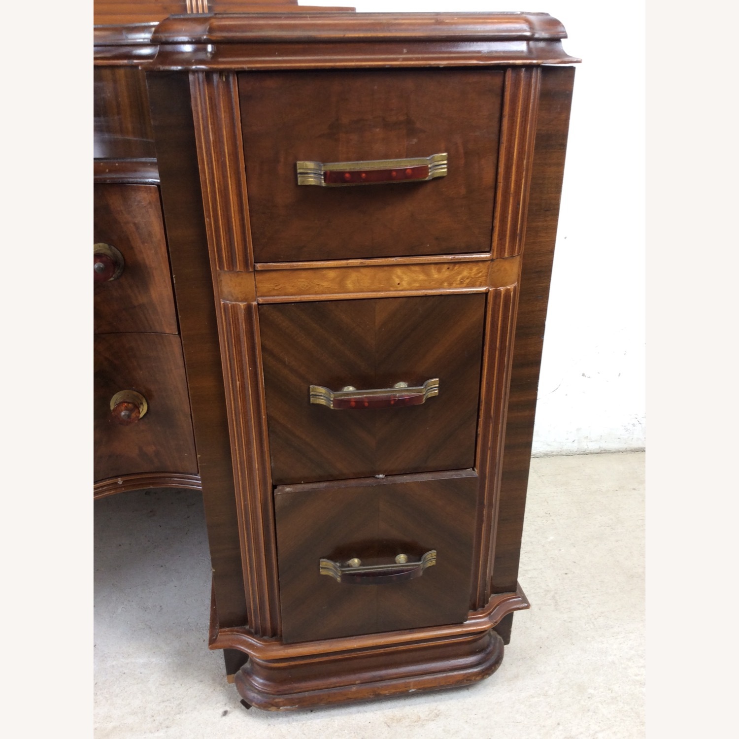 Art Deco Vanity with Round Mirror - image-18