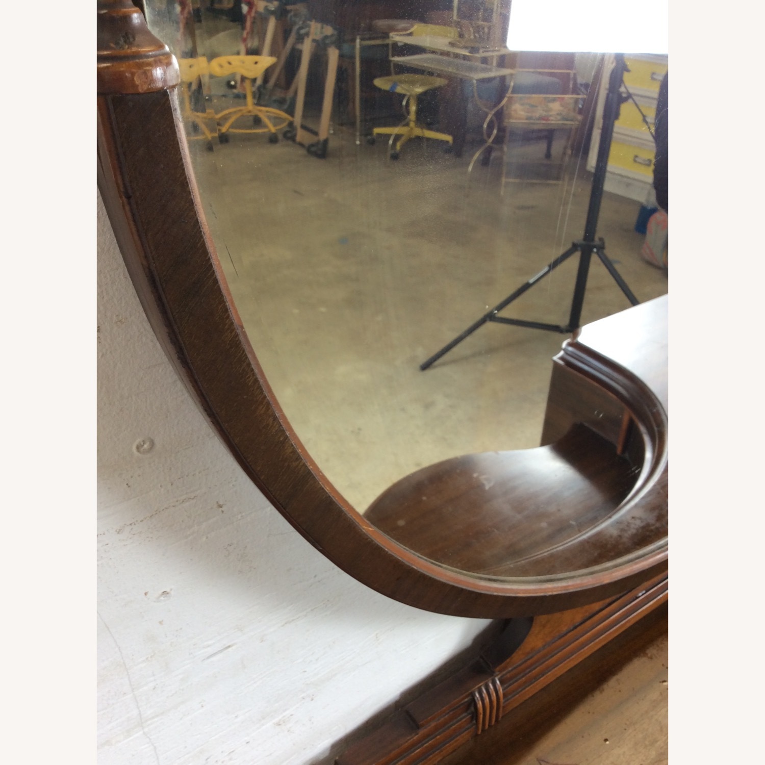 Art Deco Vanity with Round Mirror - image-10