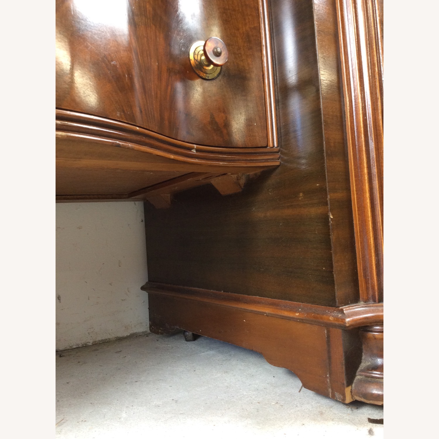 Art Deco Vanity with Round Mirror - image-17