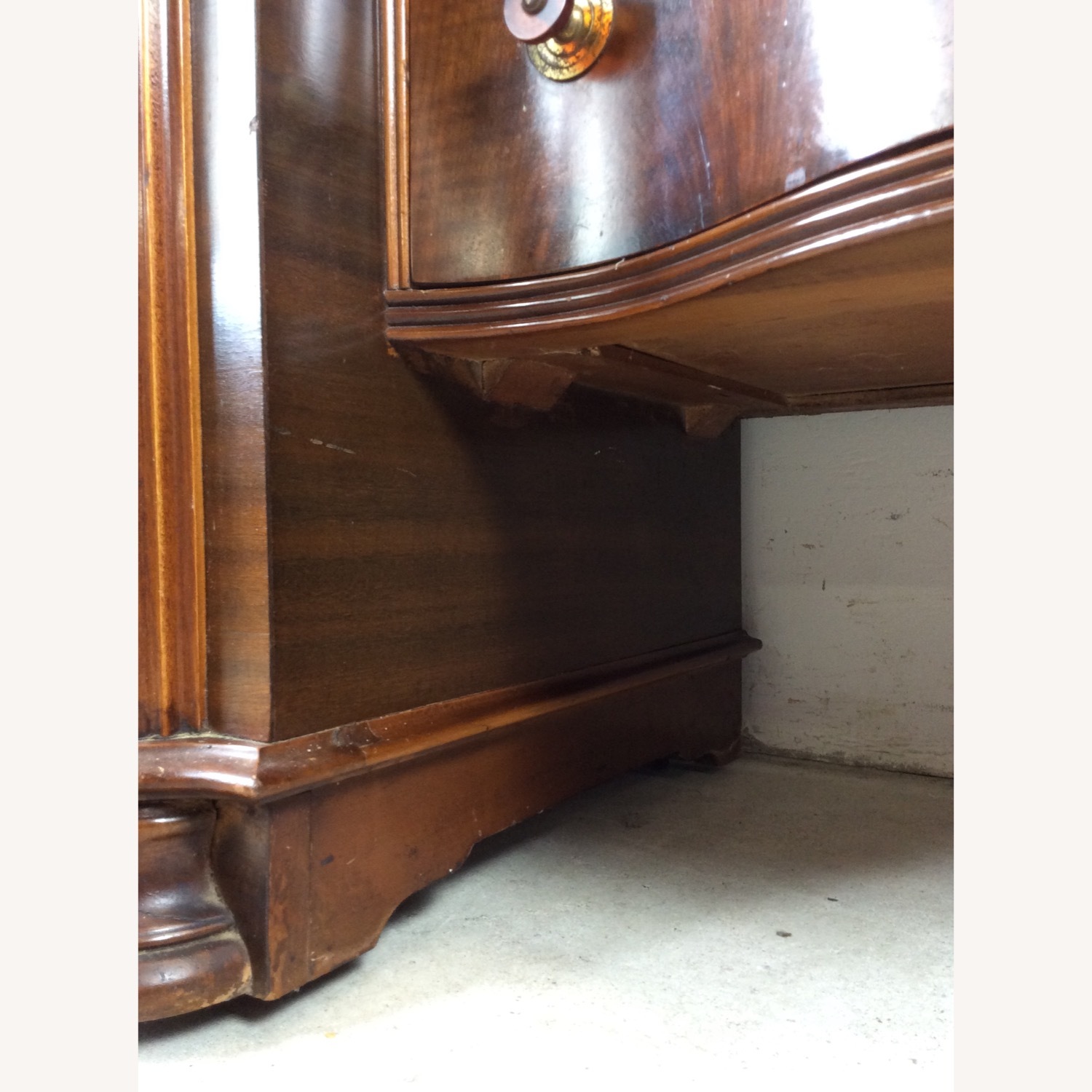 Art Deco Vanity with Round Mirror - image-16
