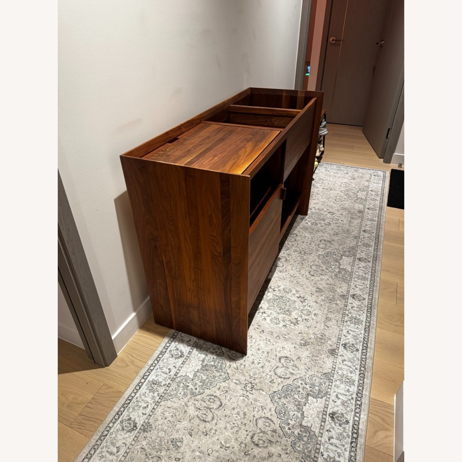 Symbol Unison 52″ Record Stand - image-3