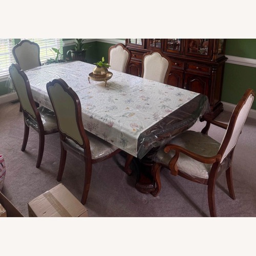 Used Furniture Barn Delaware Dining Set for sale on AptDeco