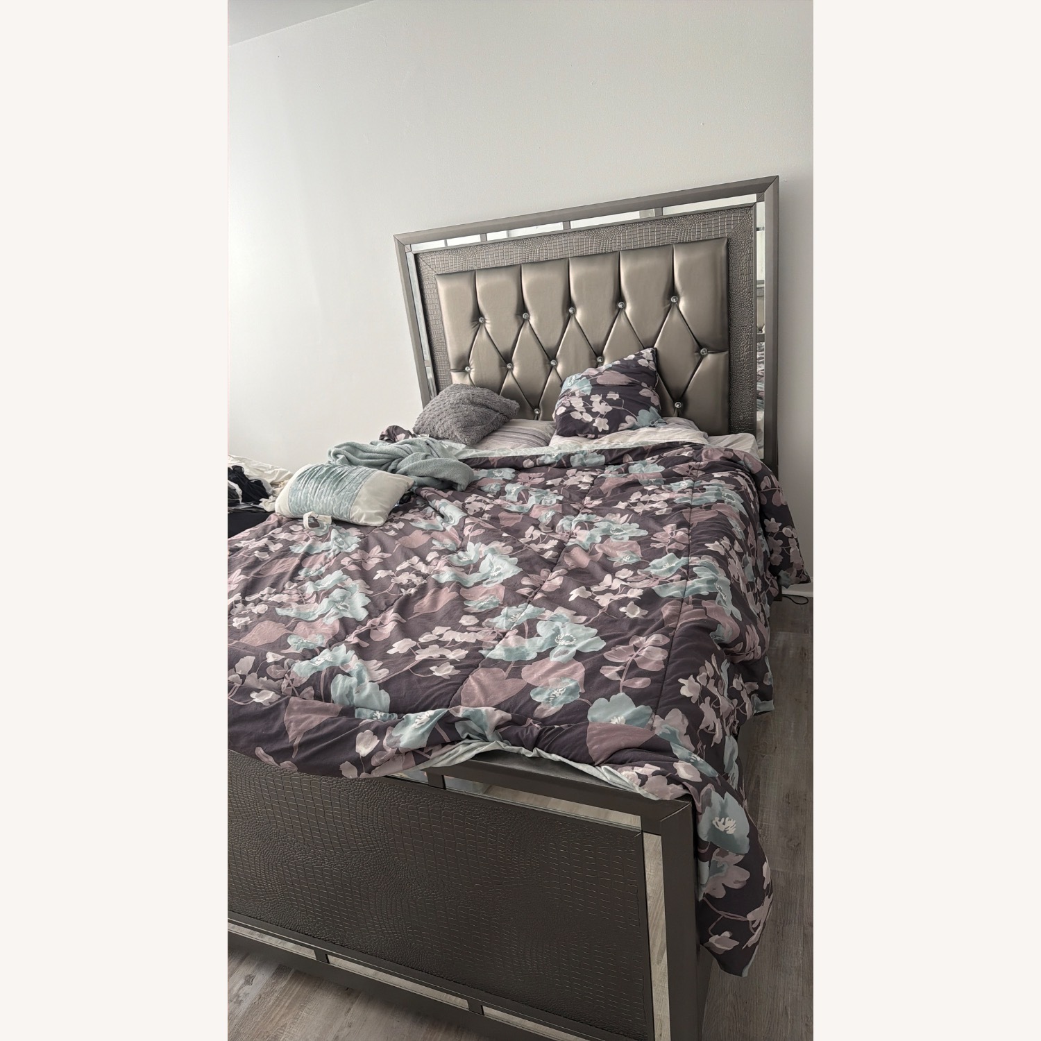 Light Gray Wood Queen Bed - image-2
