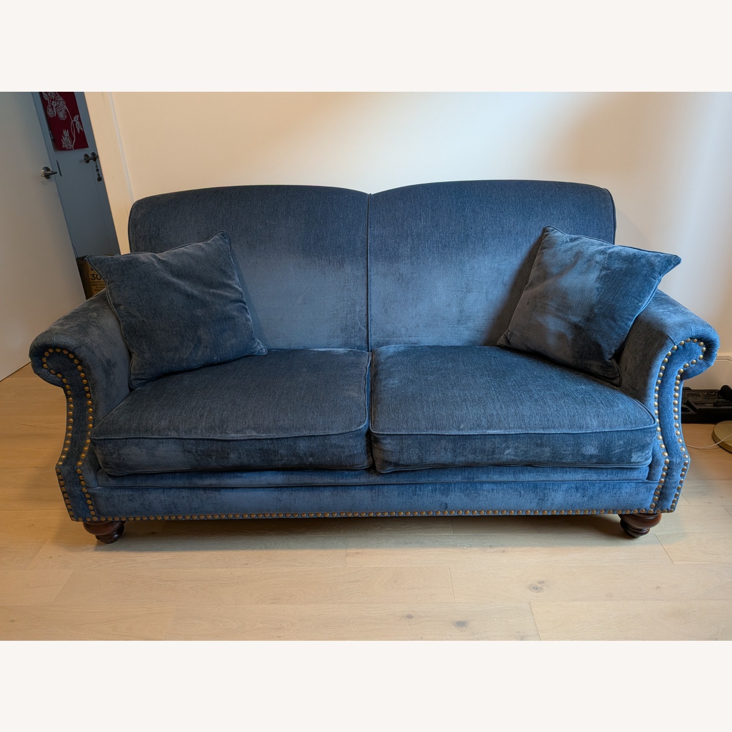 Vintage/English-style Blue Velvet Loveseat - image-6