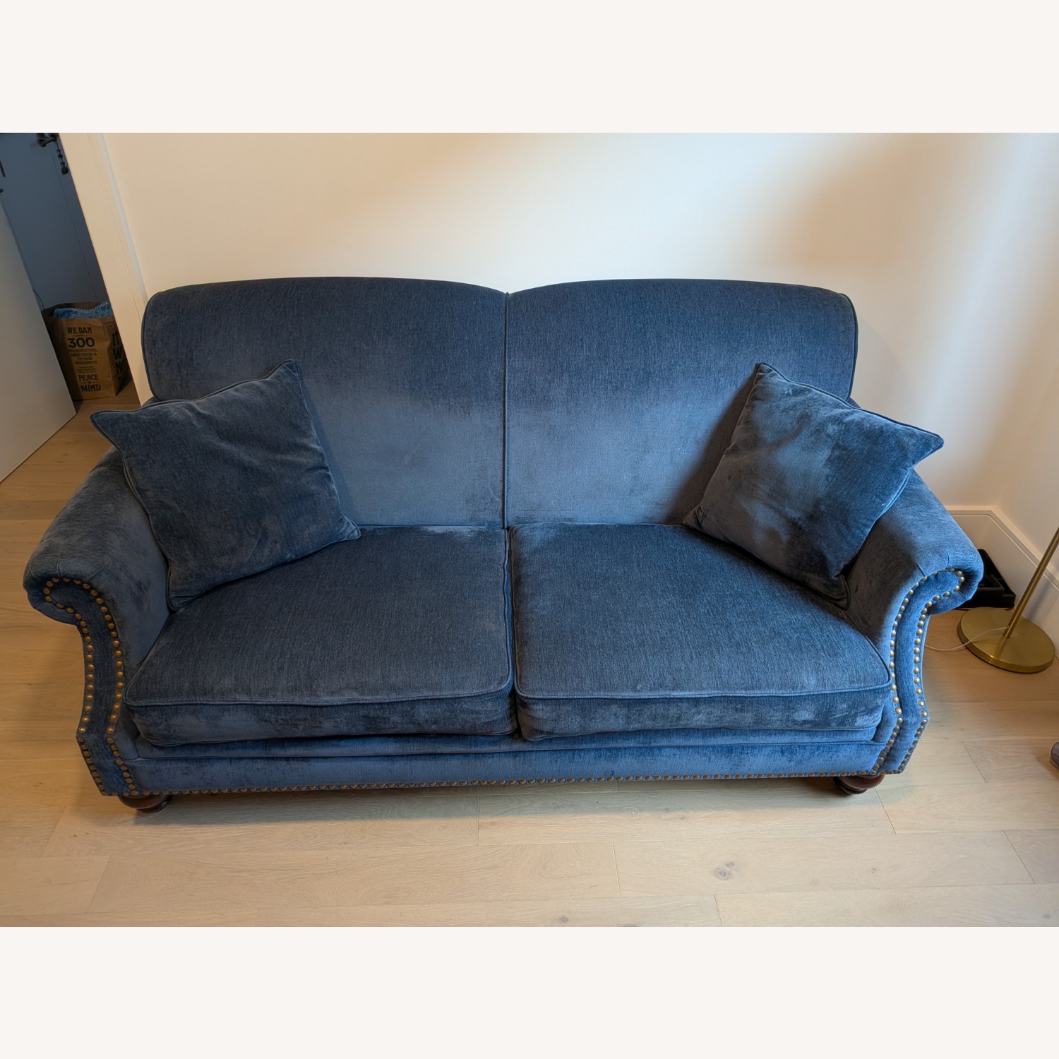 Vintage/English-style Blue Velvet Loveseat - image-7