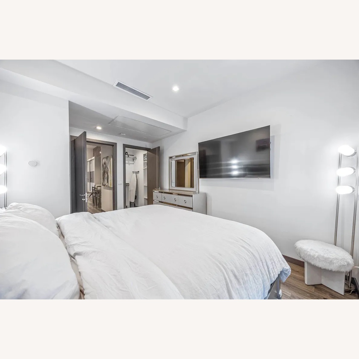 King Size Bed - image-1