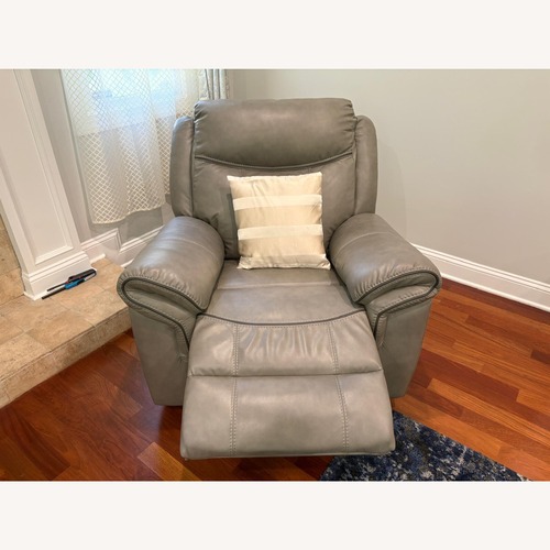 Used Raymour & Flanigan Demont Light Gray Sleeper Sofa for sale on AptDeco