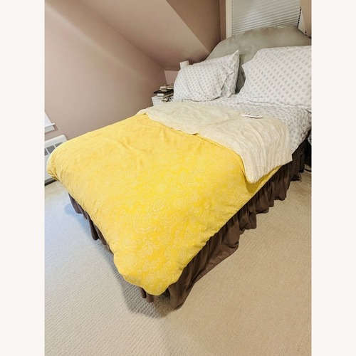 Used Stearns & Foster Reflexion 7 Adjustable Bed Base for sale on AptDeco