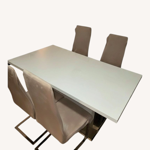 Used Dining Table Set for sale on AptDeco