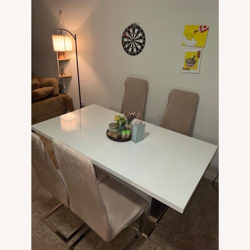 Used Dining Table Set for sale on AptDeco
