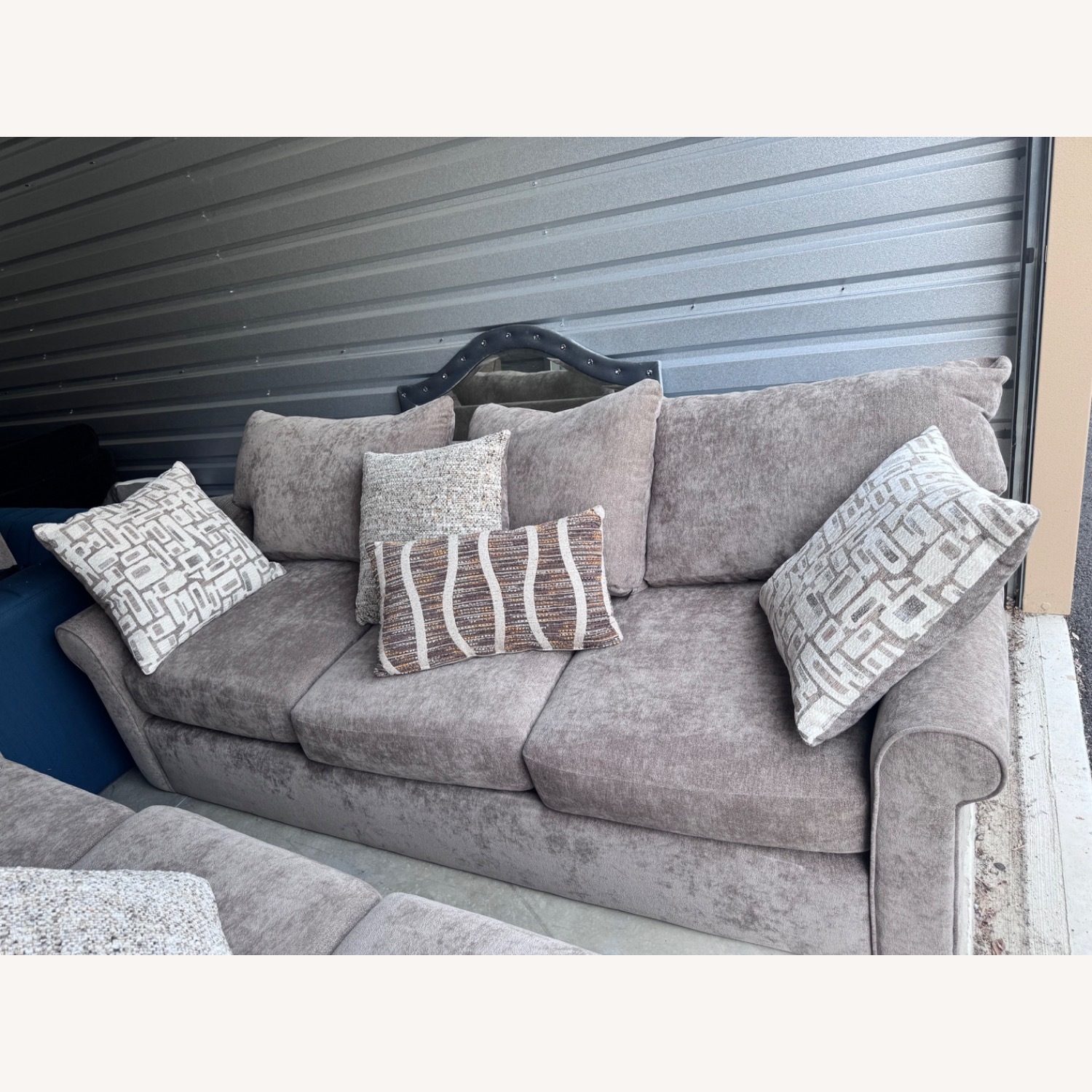 Light Gray 3+ Seater Sofa - image-7