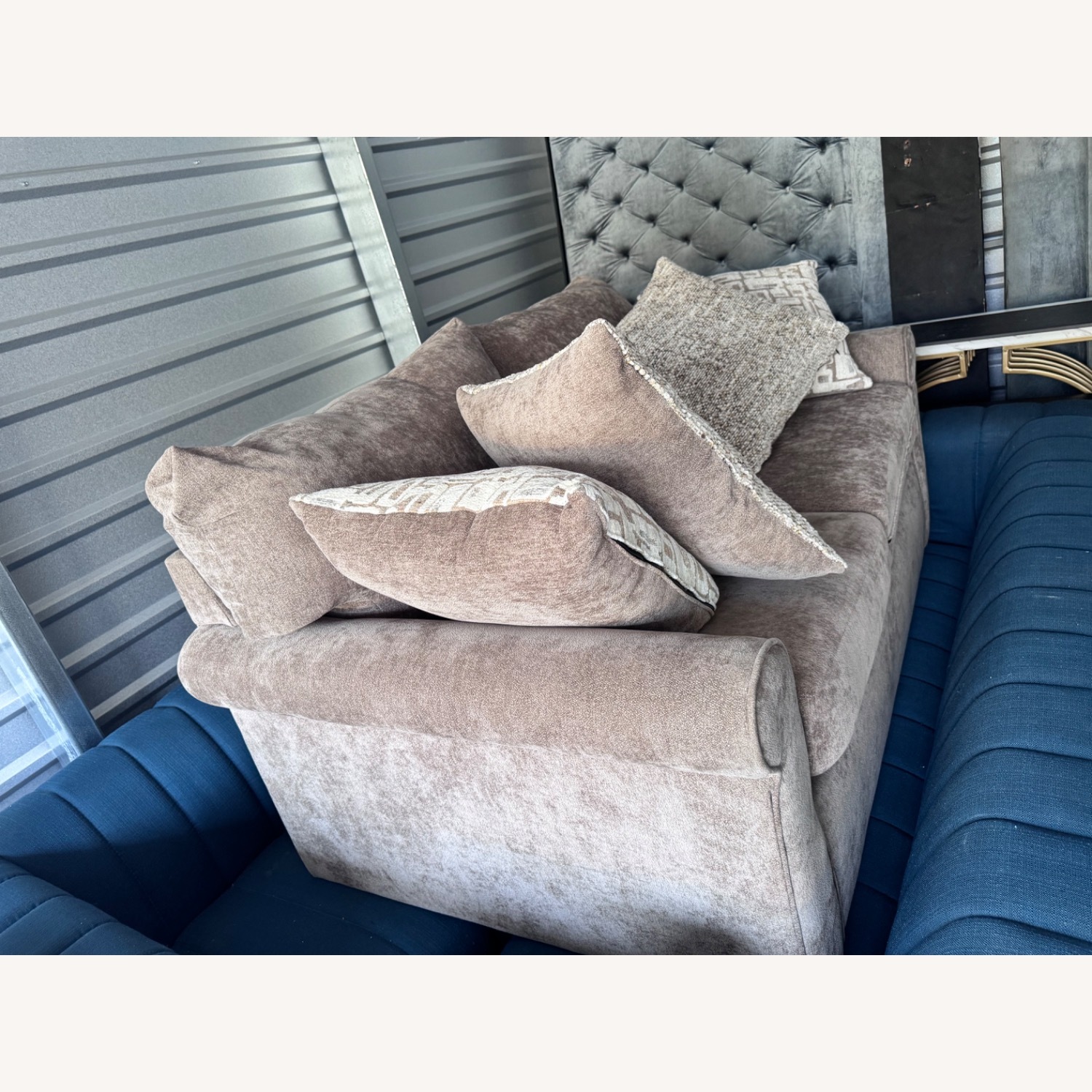 Light Gray 3+ Seater Sofa - image-4