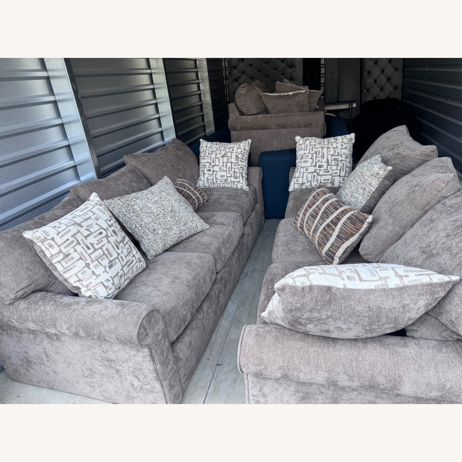 Light Gray 3+ Seater Sofa - image-1