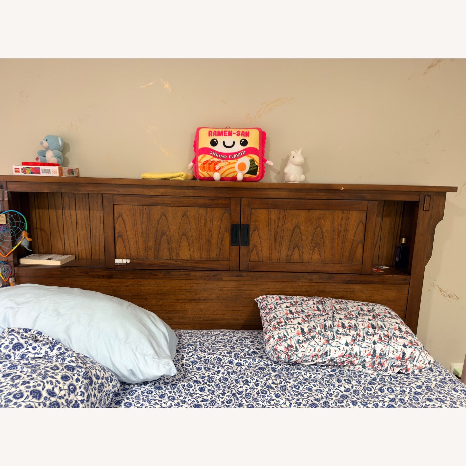 Bob's Discount Furniture Mission Oak II Natural King Bed  - image-1
