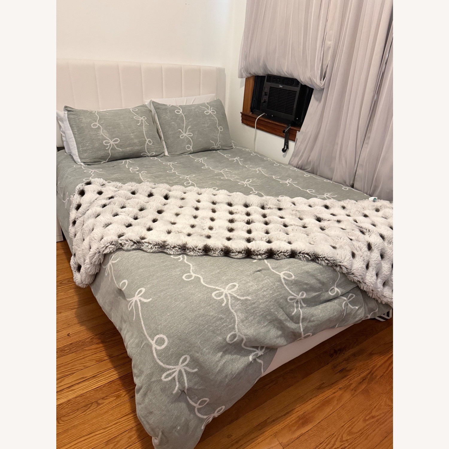Cerlin Queen Size Bed Frame - image-2