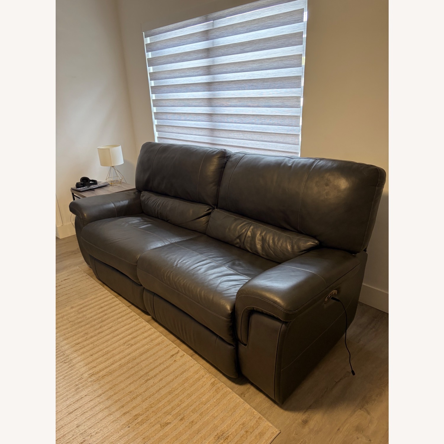 Reclyning Leather Sofa - image-4