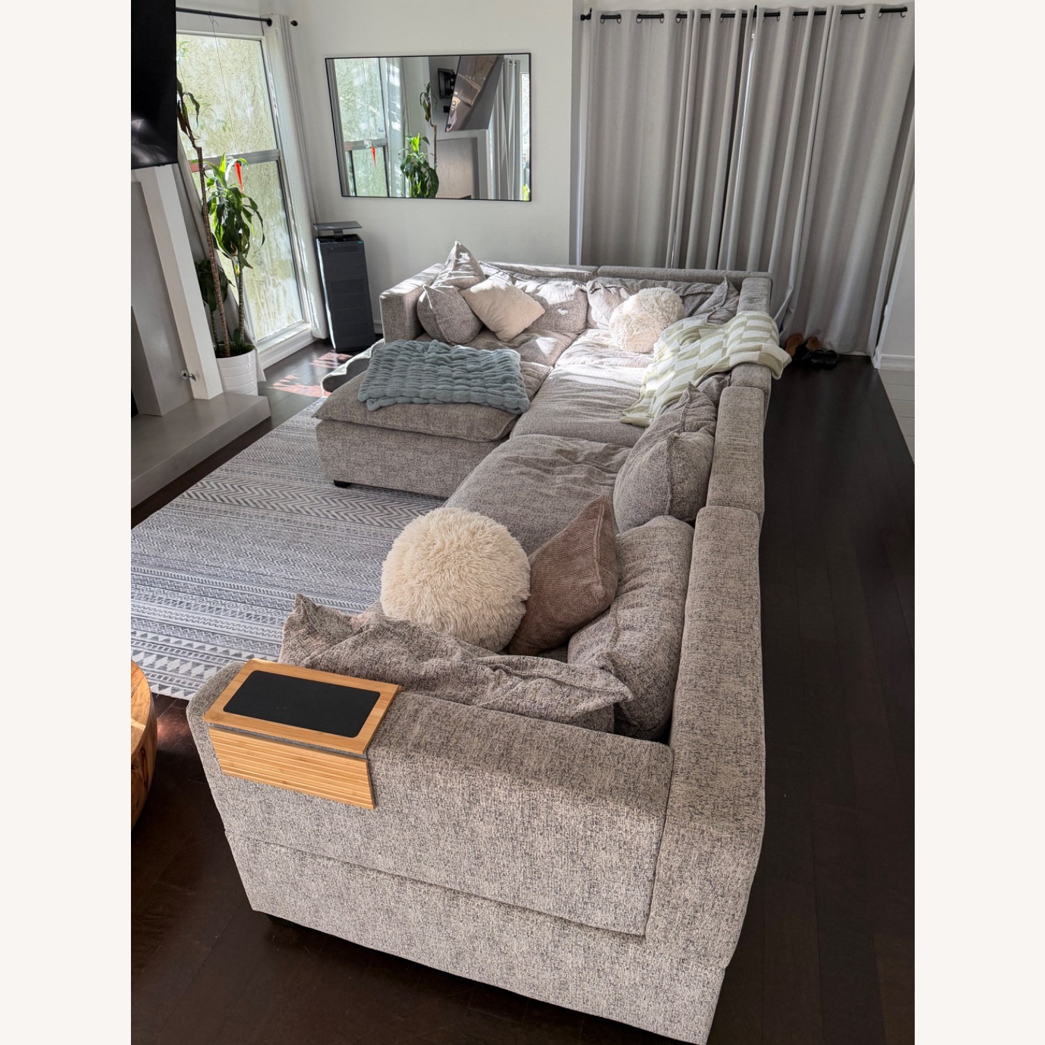 Albany Park Sectional Sofa - image-1