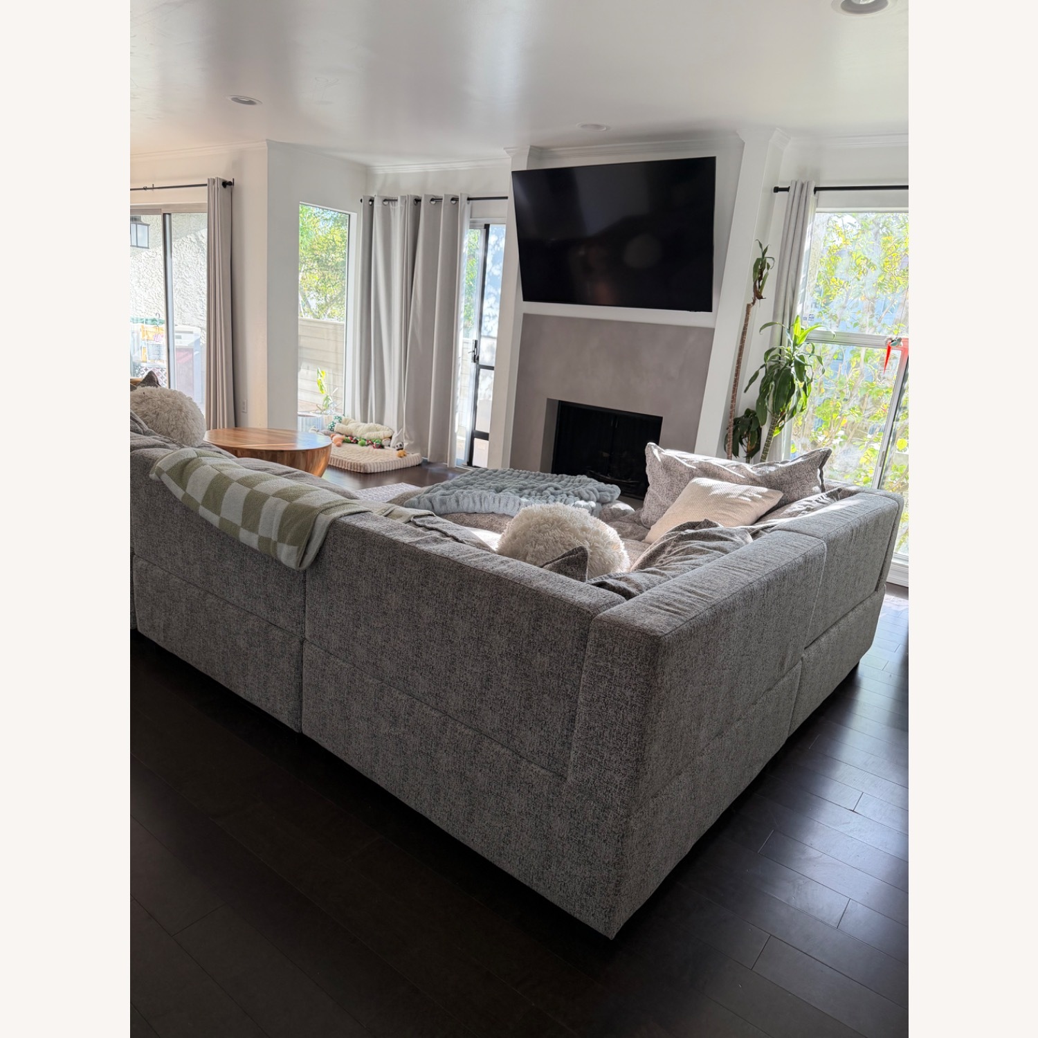 Albany Park Sectional Sofa - image-3