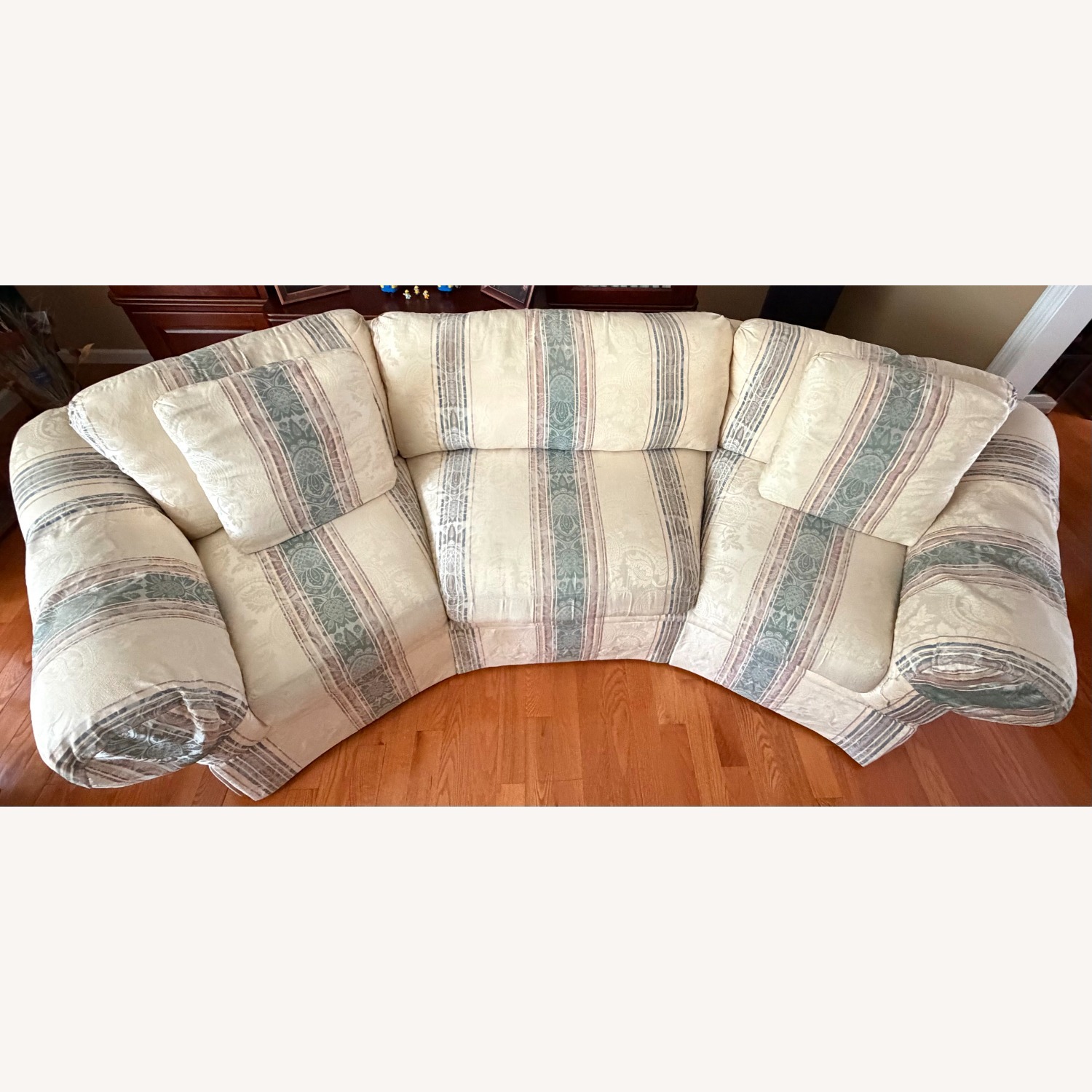 Vintage/Antique HIghland House 3+ Seater Sofa - image-1