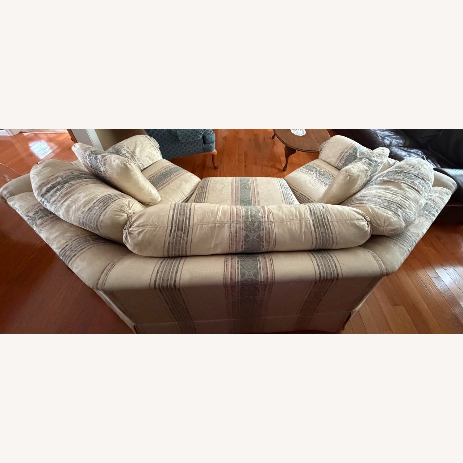 Vintage/Antique HIghland House 3+ Seater Sofa - image-3