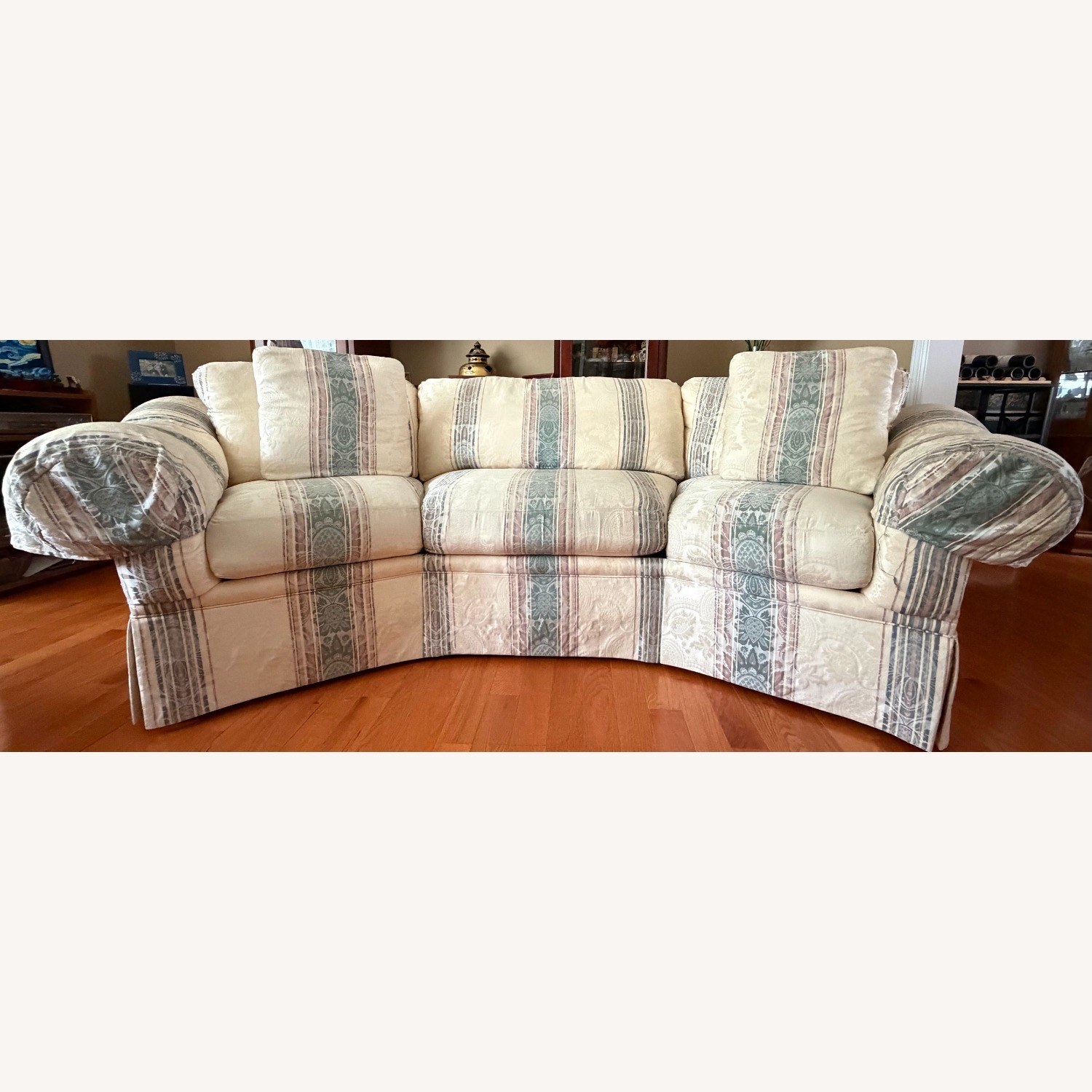 Vintage/Antique HIghland House 3+ Seater Sofa - image-2