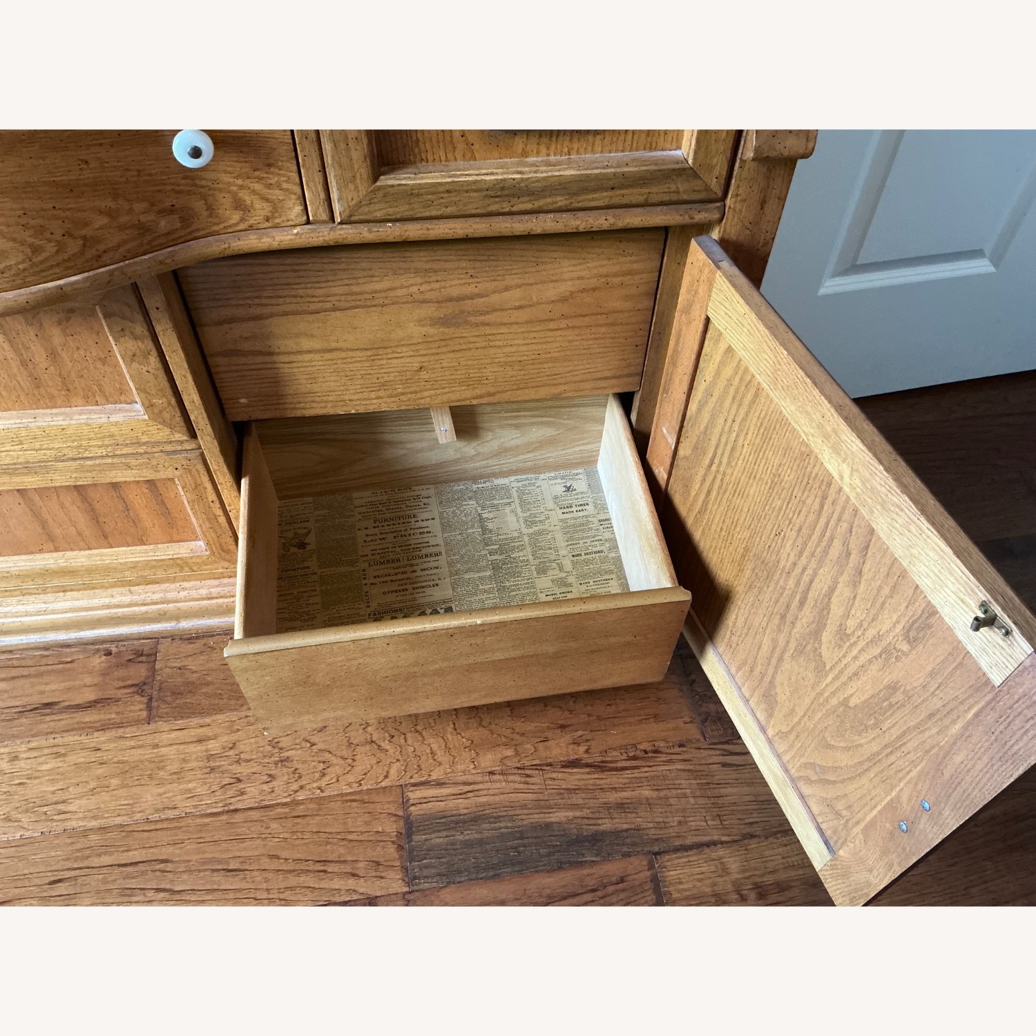 Traditional Oak Bedroom Dresser - image-3
