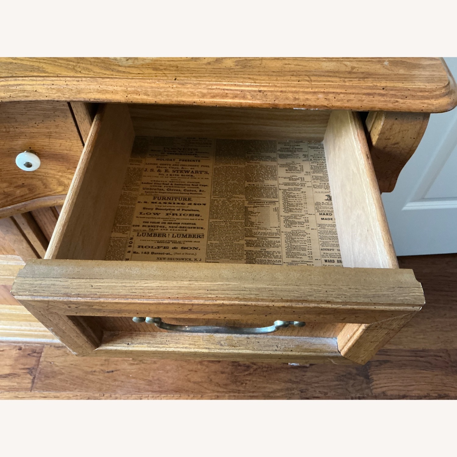 Traditional Oak Bedroom Dresser - image-2