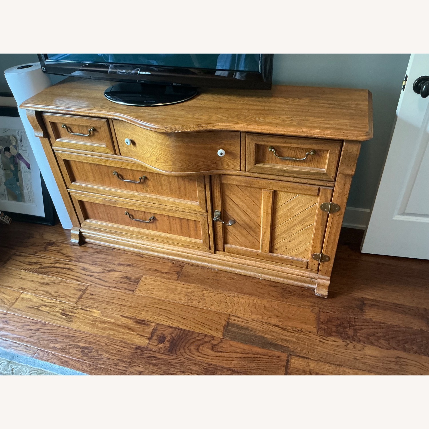 Traditional Oak Bedroom Dresser - image-1