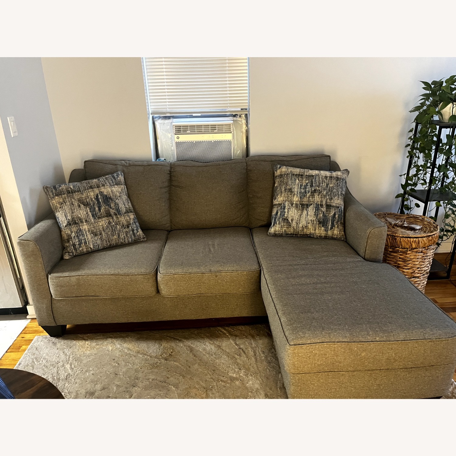 Raymour & Flanigan Wrenn Light Gray 2 Piece Sectional - image-4