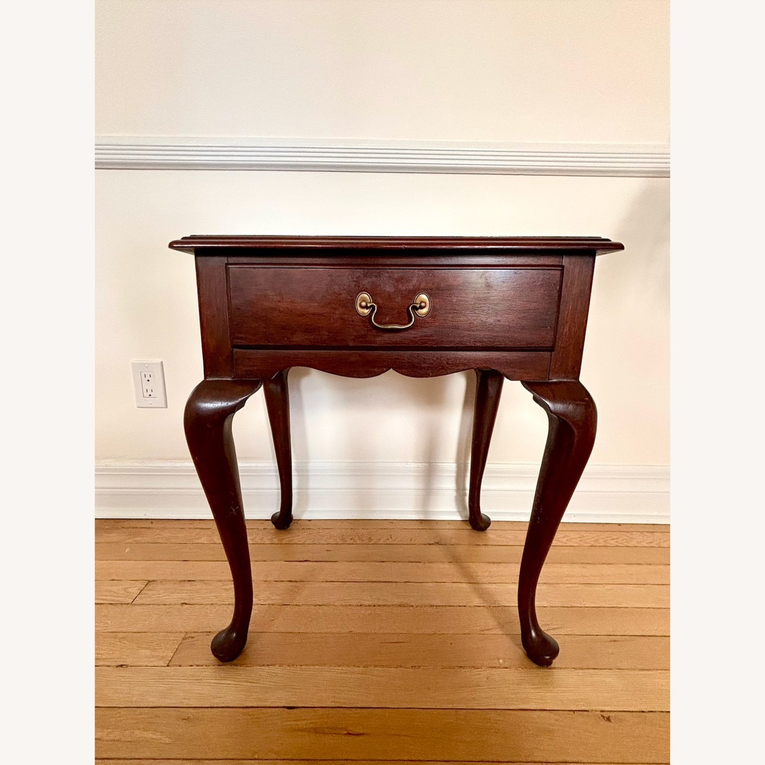 Vintage Henkel Harris Queen Anne Side Table - image-9