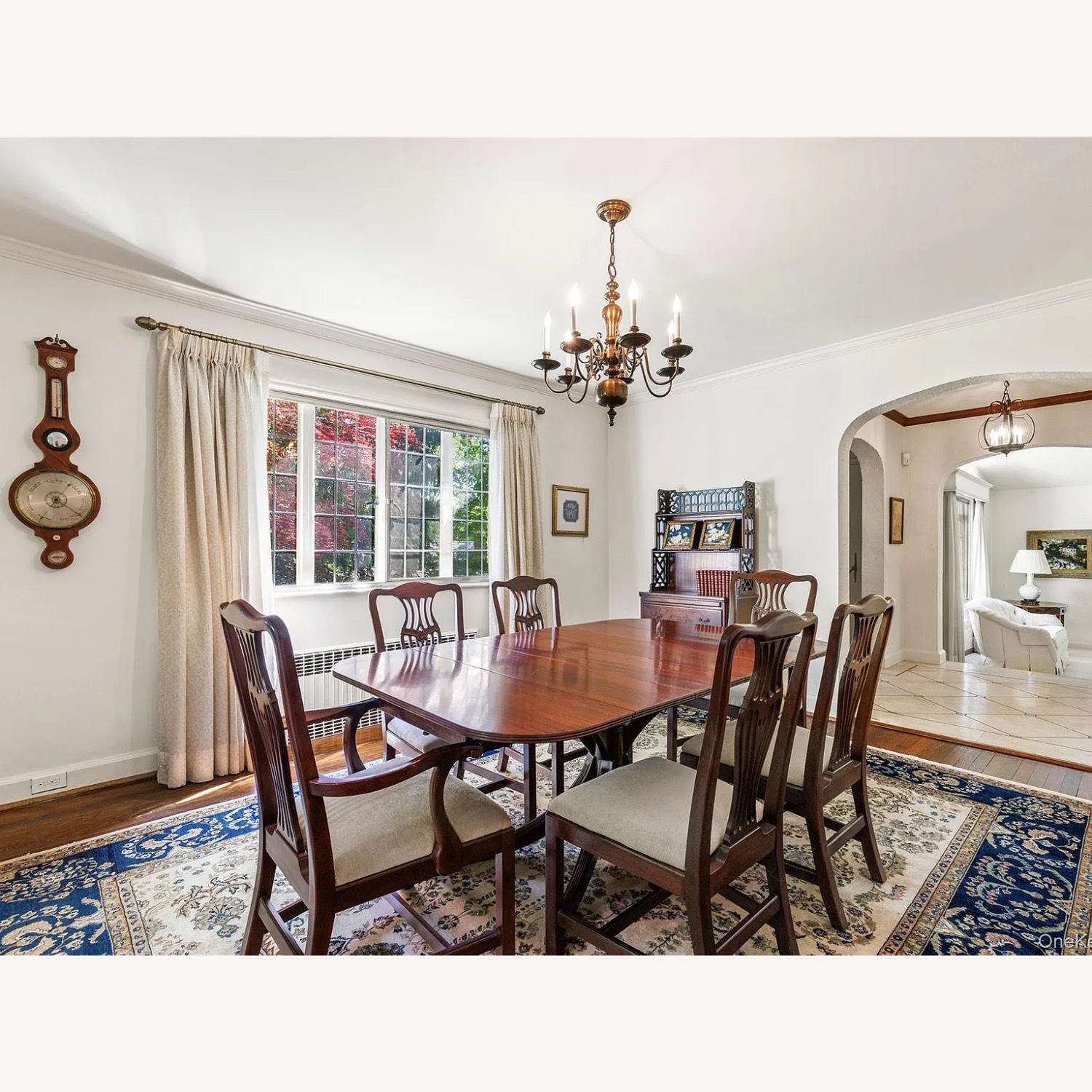 Expandable Mahogany Vintage Table - image-1