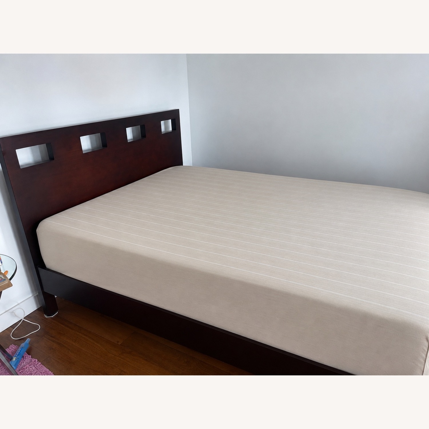 Simmons Bedding Co Dark Brown Wood Queen Bed - image-4